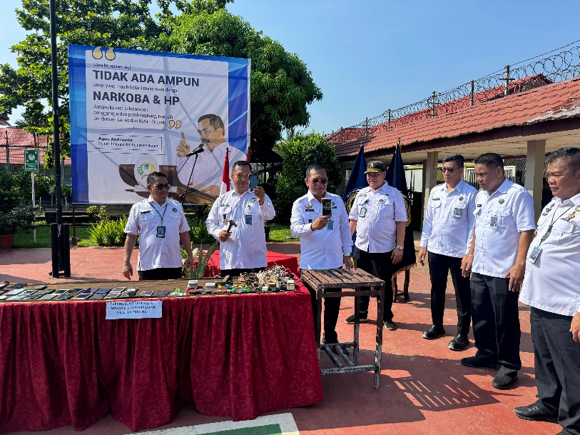 Foto:Kalapas Kelas I Palembang M.Pithra Jaya Saragih Beserta Jajaran Staf Deklarasi Anti Narkoba Dan Anti Alat Komunikasi Ilegal Rabu (28/5/2025) Pagi.