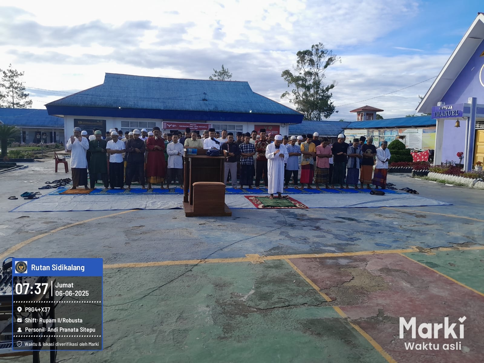 Foto:Pelaksanaan Shalat Idul Adha Di Rutan Kelas IIB Sidikalang, Dipimpin Langsung Ustad Abdul Malik Kudadiri.