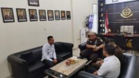 Diskusi Santai Karutan Kelas IIB Sidikalang Yusrifa Arif,Dan Kepala Kejaksaan Negeri Kabupaten Dairi, Cahyadi Sabri S.H., M.H.(Doc/Foto:Rutan Kelas IIB Sidikalang)