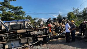 Foto-foto Kecelakaan Beruntun di Kertek Wonosobo Libatkan 5 Kendaraan, Satu Tewas